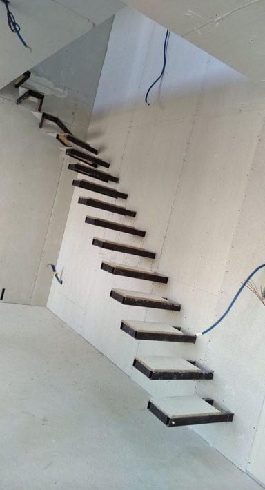 Habillage d'escalier en fer forgé - Etables Habillage d'escalier